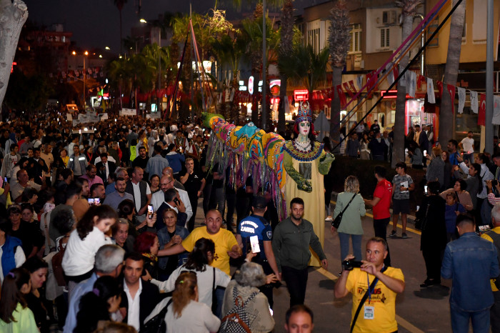  Tarsus sokakları festival coşkusuna ev sahipliği yaptı