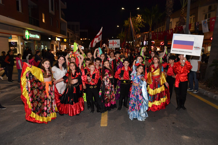  Tarsus sokakları festival coşkusuna ev sahipliği yaptı
