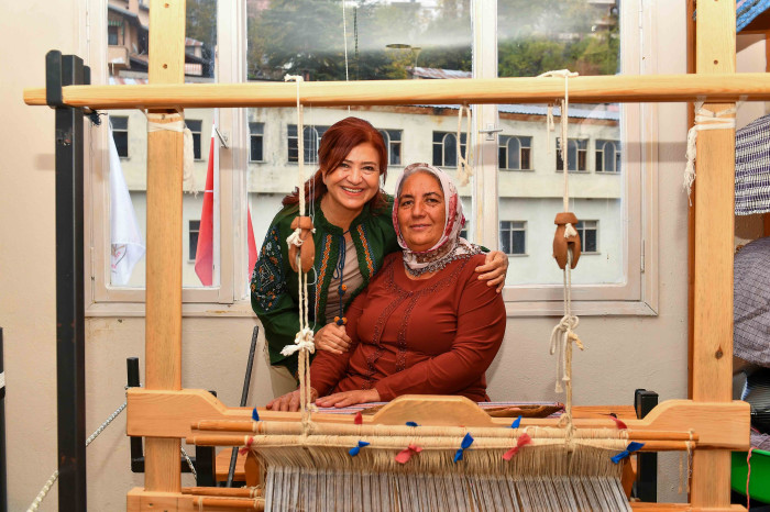 Usta Dokuma Sanatçısı Fırat Neziroğlu, Mersin’de