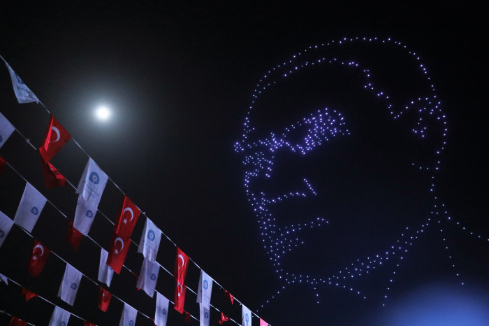 Alanya Cumhuriyetin 100. Yılını Büyükşehir’in Sefo konseri ve 500 dron gösterisi ile ile kutladı