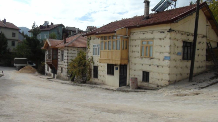 Atatürk'ün bin TL destek verdiği tarihi evler tarihe ışık tutuyor