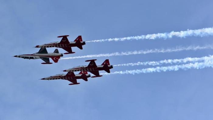 Türk Yıldızları Antalya'da nefes kesti