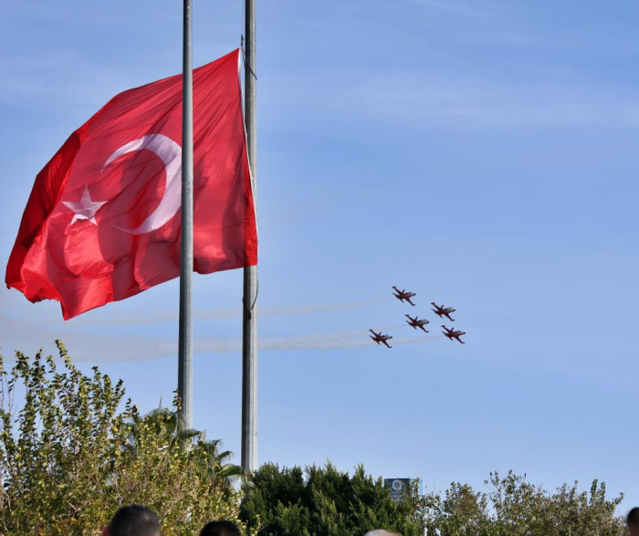 Türk Yıldızları Antalya'da nefes kesti