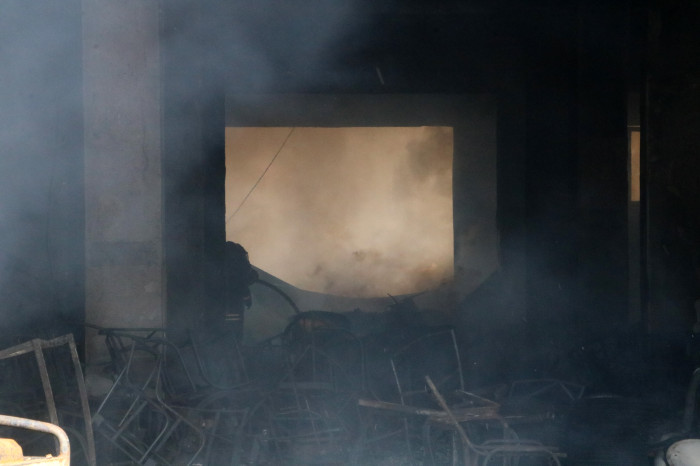 Fabrikadaki yangın sürüyor, müdahale havadan görüntülendi