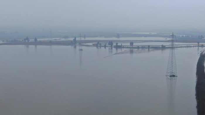 Su altında kalan tarım arazileri havadan görüntülendi