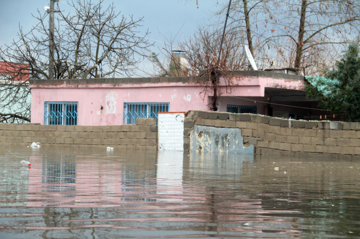 Bir mahalle sular altında kaldı