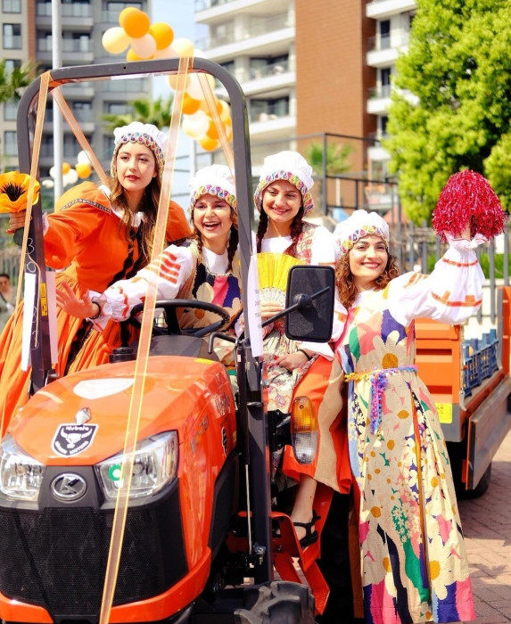  Portakal Çiçeği Karnavalı tüm kenti sardı