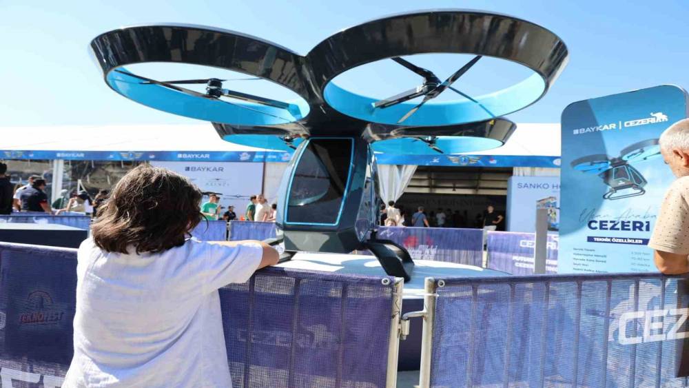 TEKNOFEST kapılarını açtı gençler teknolojiye akın etti