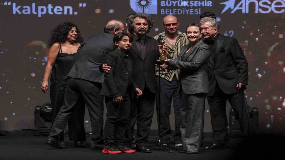 62. Altın Portakal’a ‘Tavşan İmparatorluğu’ 7 ödülle damga vurdu