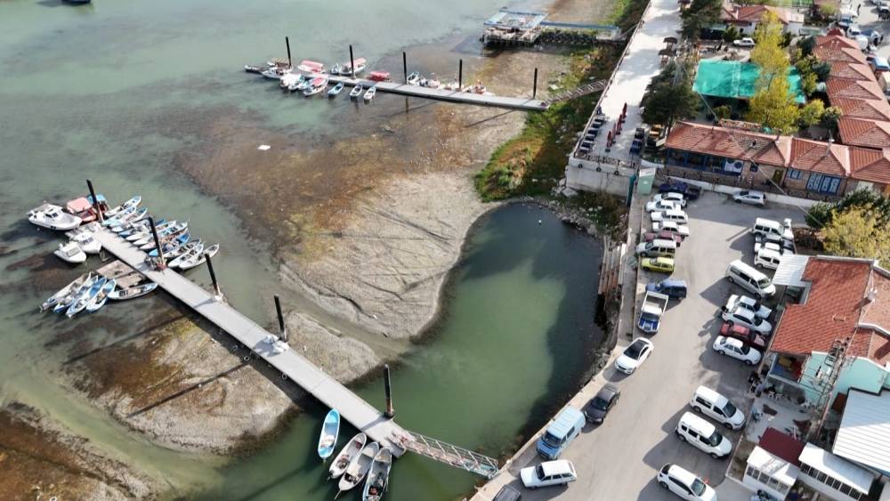 Eğirdir Gölü’nde balıkçı tekneleri karaya oturdu, balıkçılık bitme noktasına geldi