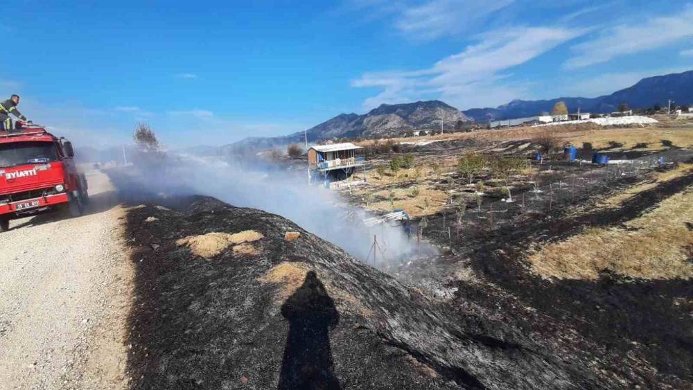 Bucak’ta arazi yangını itfaiye ekiplerince söndürüldü