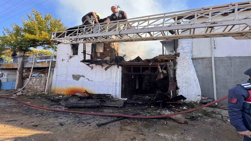 Burdur’da çıkan yangında yaşlı çift hayatını kaybetti