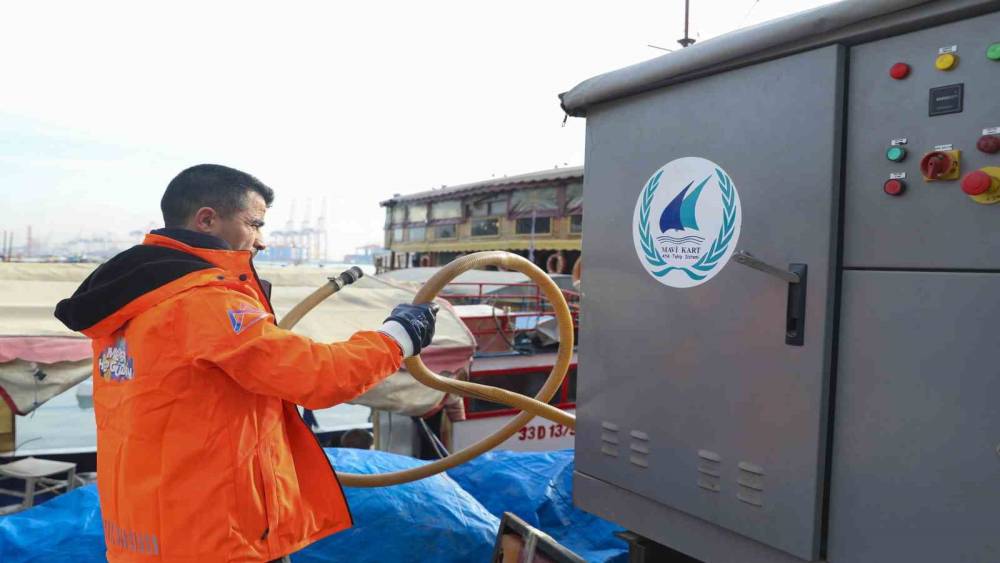 Mersin&rsquo;de deniz kirliliğine ge&ccedil;it yok: 25 bin metrek&uuml;p tekne atığı bertaraf edildi