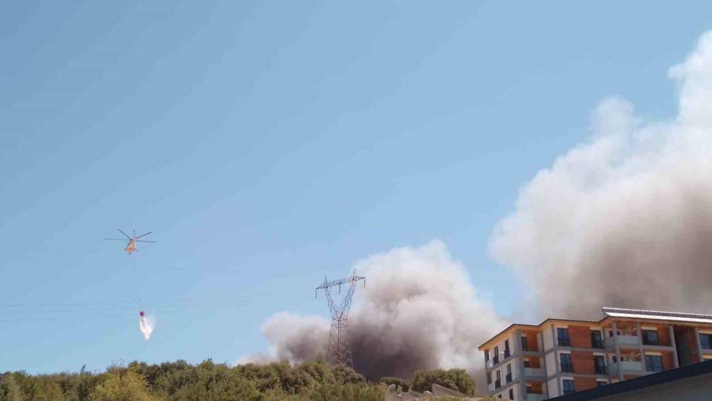 Orman B&ouml;lge M&uuml;d&uuml;rl&uuml;ğ&uuml; inşaatında yangın: Havadan ve karadan m&uuml;dahale ediliyor