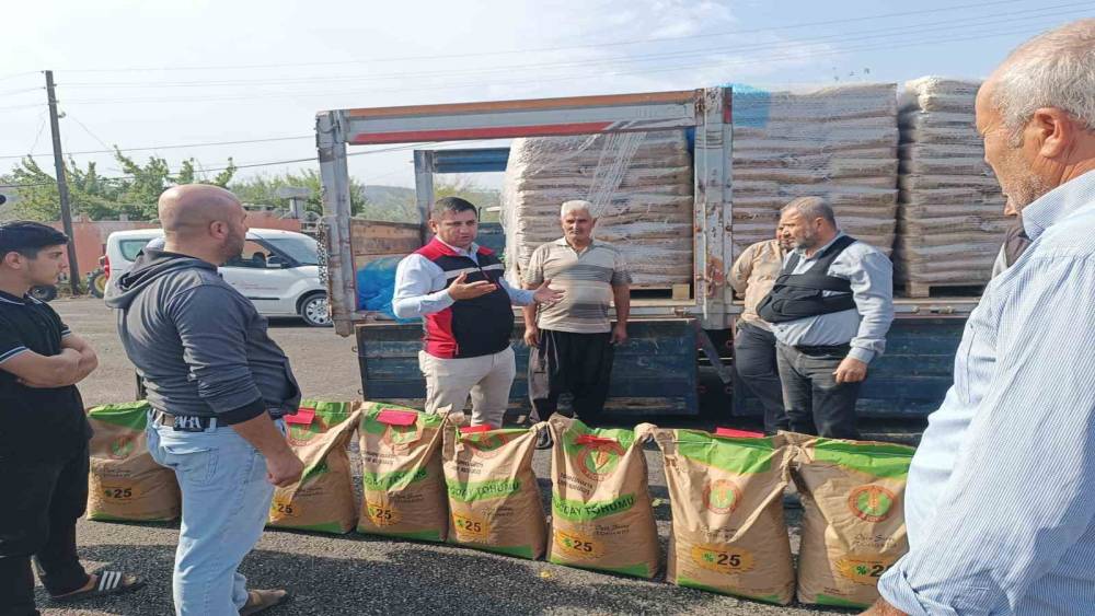 İmamoğlu’nda yangından etkilenen üreticilere buğday tohumu desteği