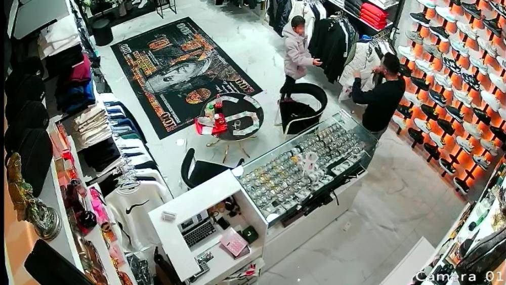 Babasına doğum g&uuml;n&uuml; hediyesi i&ccedil;in 100 TL ile mağazaya girdi, mutluluğu T&uuml;rkiye&rsquo;nin mutluluğu oldu