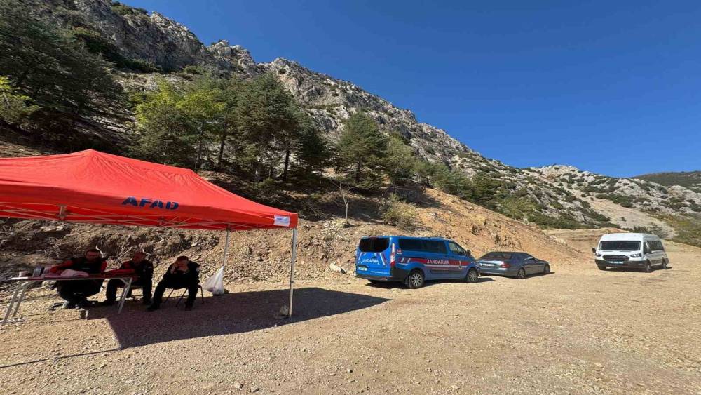 Yürüyüş için çıktığı dağda kayboldu, 3 gündür aranan yaşlı adamı çoban buldu