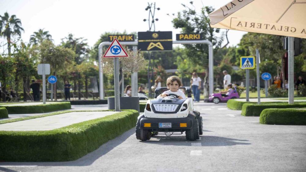 Mersin’deki Trafik Park, ara tatilde çocuklarla dolup taştı