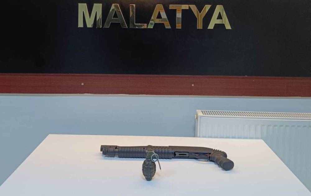 El bombası ve tüfeğe 2 gözaltı 