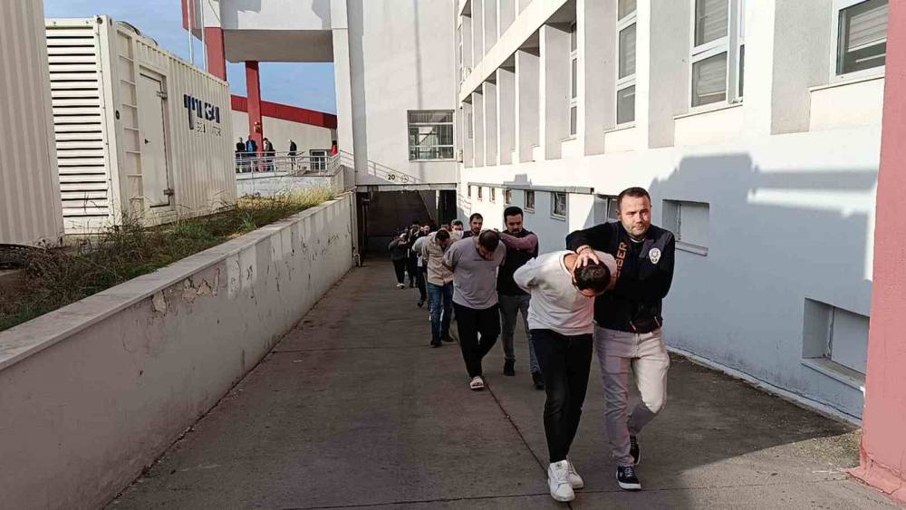 ‘Sazan Sarmalı’ şebekesi çökertildi: Mağdurlara 