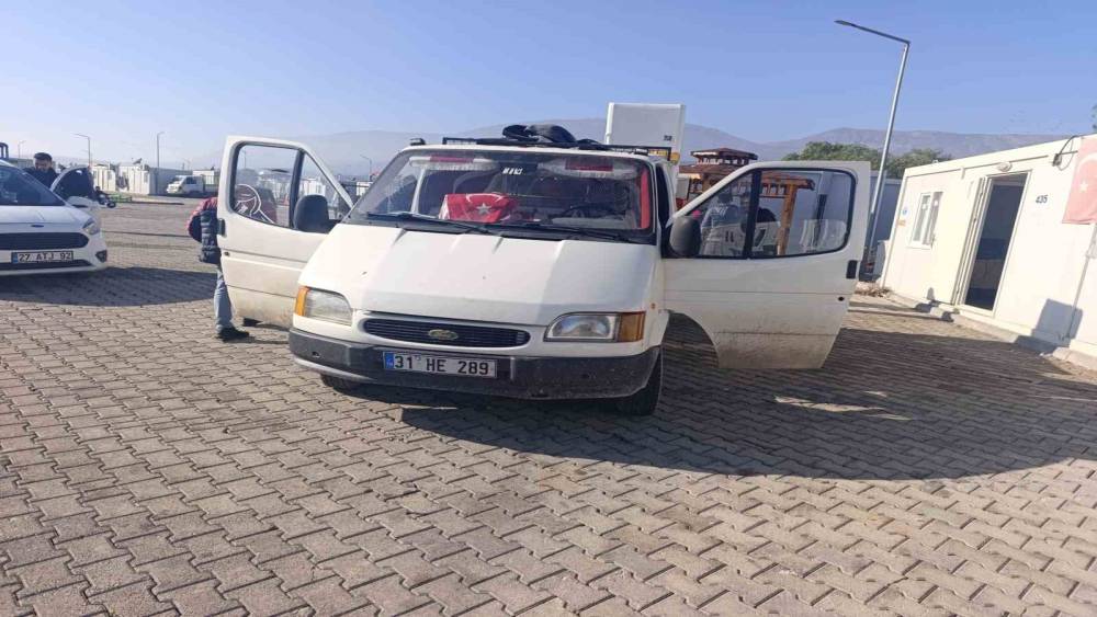 Sahte plaka takan ehliyetsiz s&uuml;r&uuml;c&uuml;ye 92 bin TL ceza