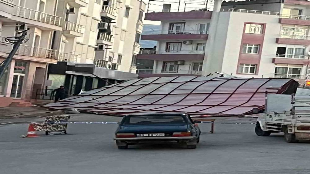 Mersin Mut&rsquo;ta fırtına &ccedil;atıyı u&ccedil;urdu