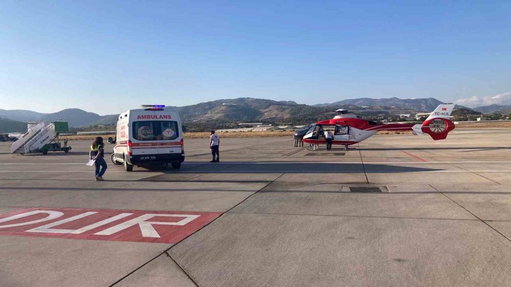 Zatürre teşhisi konulan bebek ambulans helikopterle sevk edildi