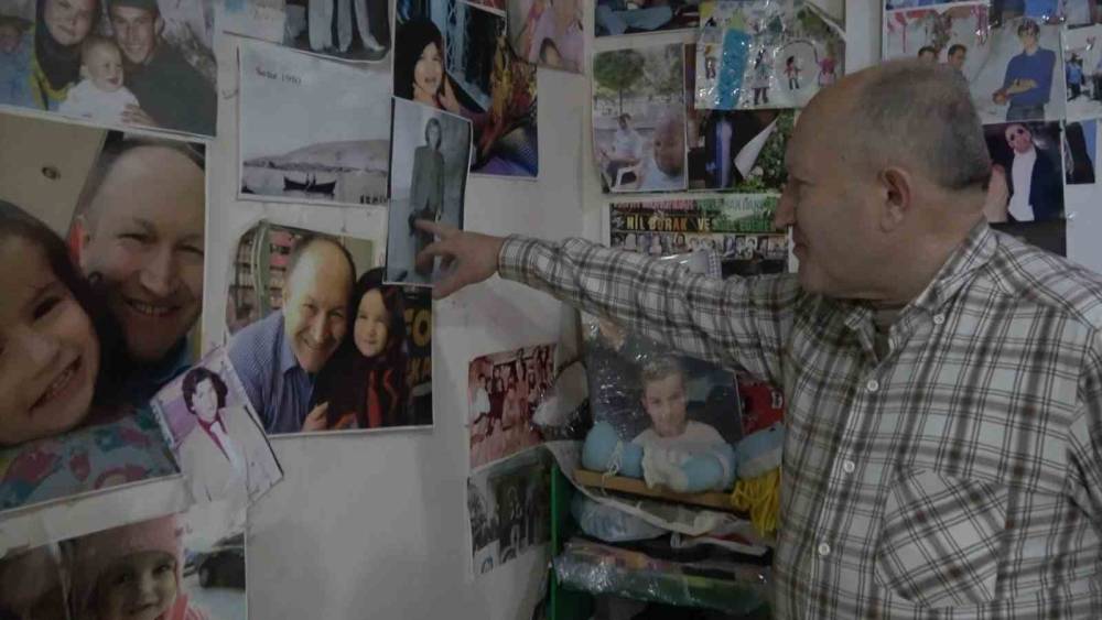 Doğduğu 7 bin nüfuslu kasabanın neredeyse tüm sakinlerinin fotoğraflarını çekip arşivledi