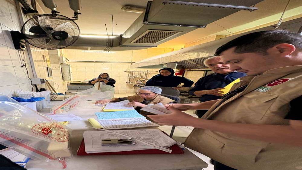 Adana’da gıda işletmelerinde denetim: 66 milyon lira ceza kesildi, 18 iş yeri kapatıldı