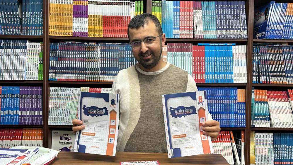 Hatay&rsquo;da depremzede &ouml;ğrencilere 8 bin &uuml;cretsiz deneme kitap&ccedil;ığı dağıtıldı