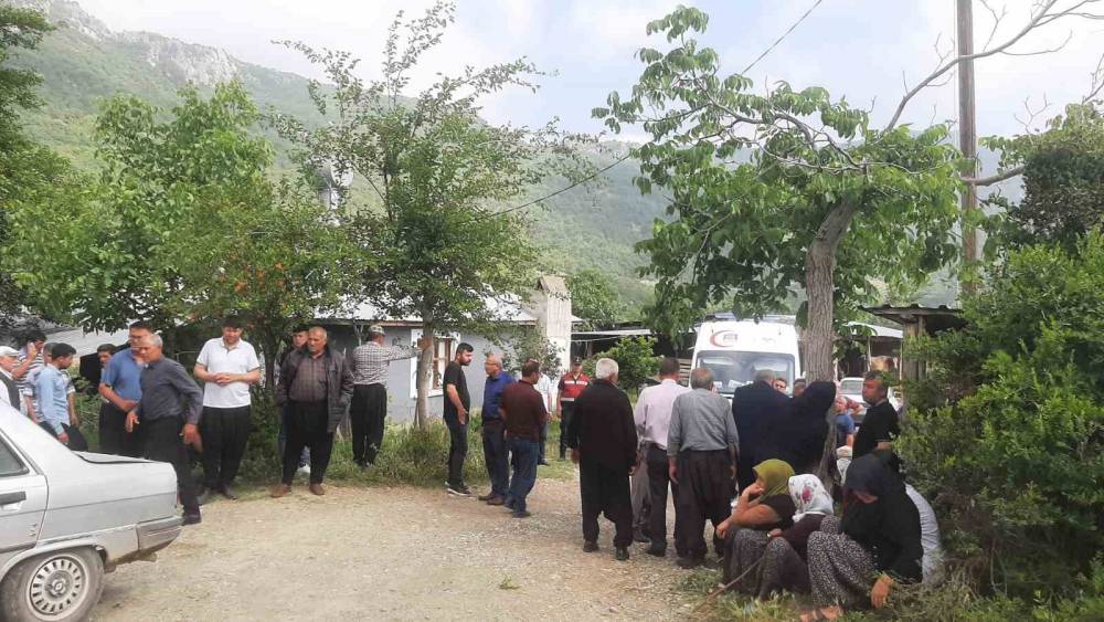 Osmaniye&rsquo;de facia: Bir ev ve &ccedil;evresinde silahla vurulmuş 3 ceset bulundu