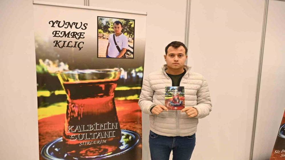 Kendini ifade etmekte zorlanan gen&ccedil; şair duygularını kitaplaştırdı