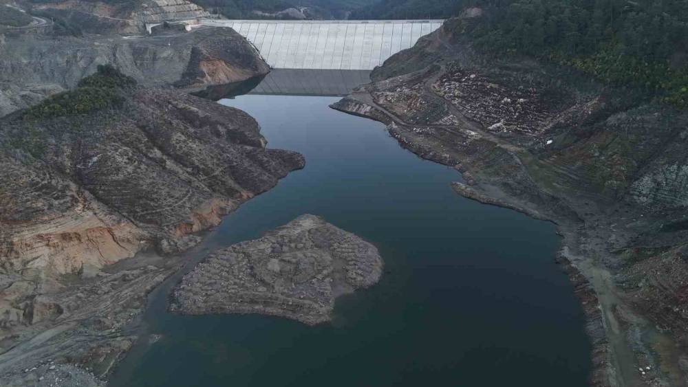 Son 65 yılın en kurak yılını yaşayan Hatay’da kentin içme suyunu karşılayan barajın su seviyesi yüzde 6’ya düştü