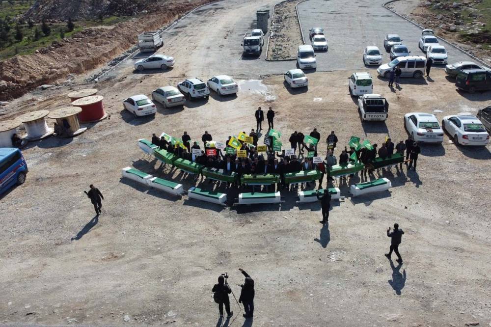 Kefenden sonra şimdi de tabutlu eylem