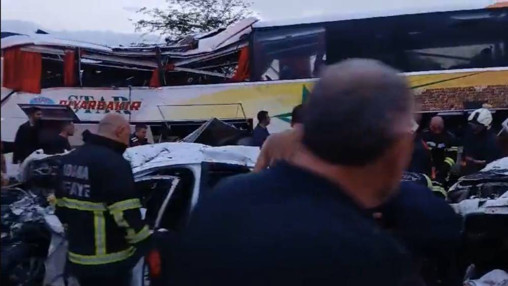 Mersin&rsquo;de zincirleme kaza: &Ouml;l&uuml; ve yaralılar var