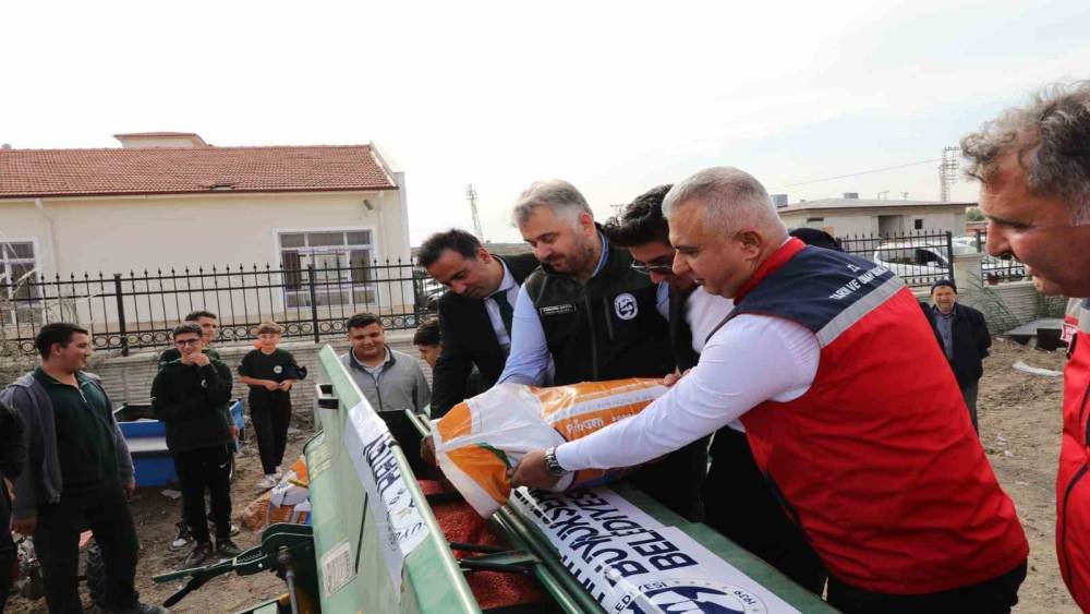 HBB’den tarım lisesine buğday ve gübre desteği