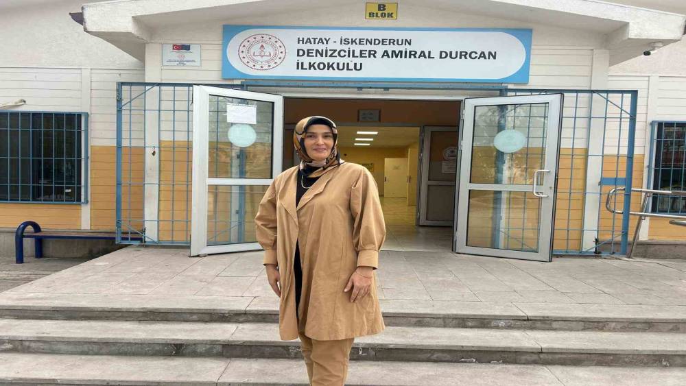 Mezun olduğu okula atanan öğretmenden duygulandıran vefa