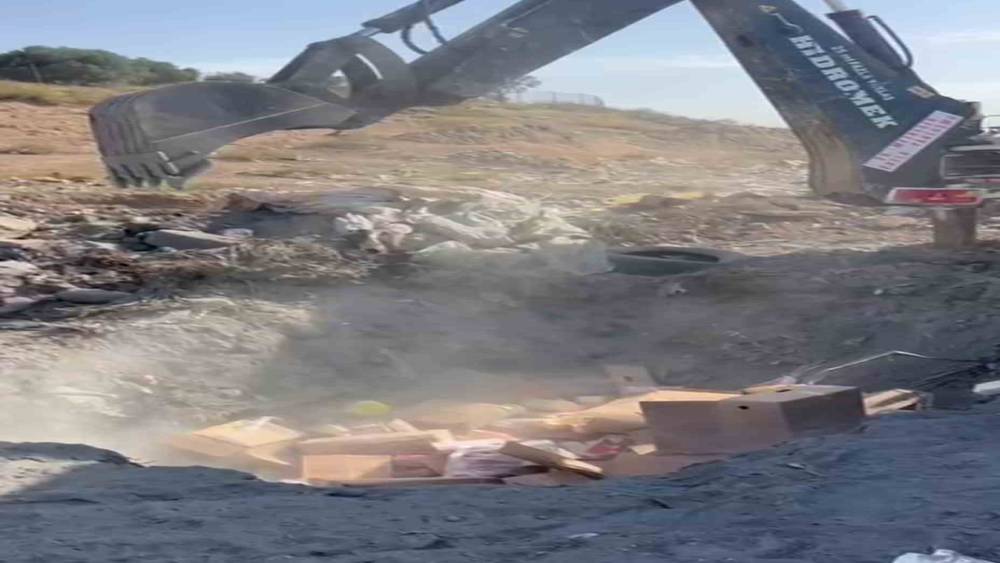 Sucuk, peynir, ketçaptan oluşan 1 ton gıda malzemesi toprağa gömülerek imha edildi