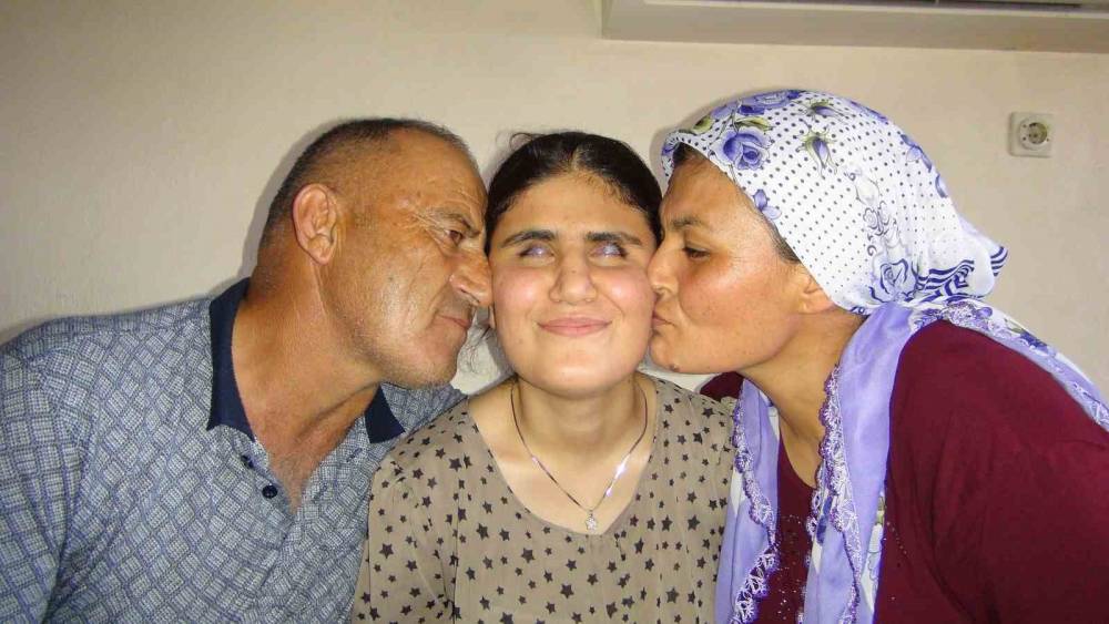 İlkokul mezunu annesi çalıştırdı, görme engelli kızı üniversiteyi kazandı